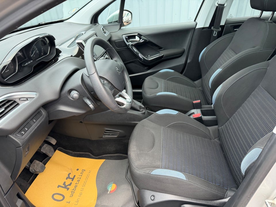 Peugeot 208 1,2 VTi Allure Sky 5d