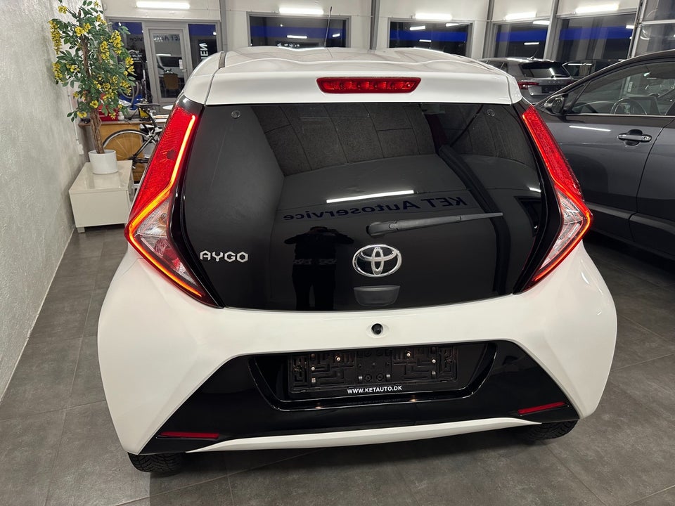 Toyota Aygo 1,0 VVT-i x-press 5d