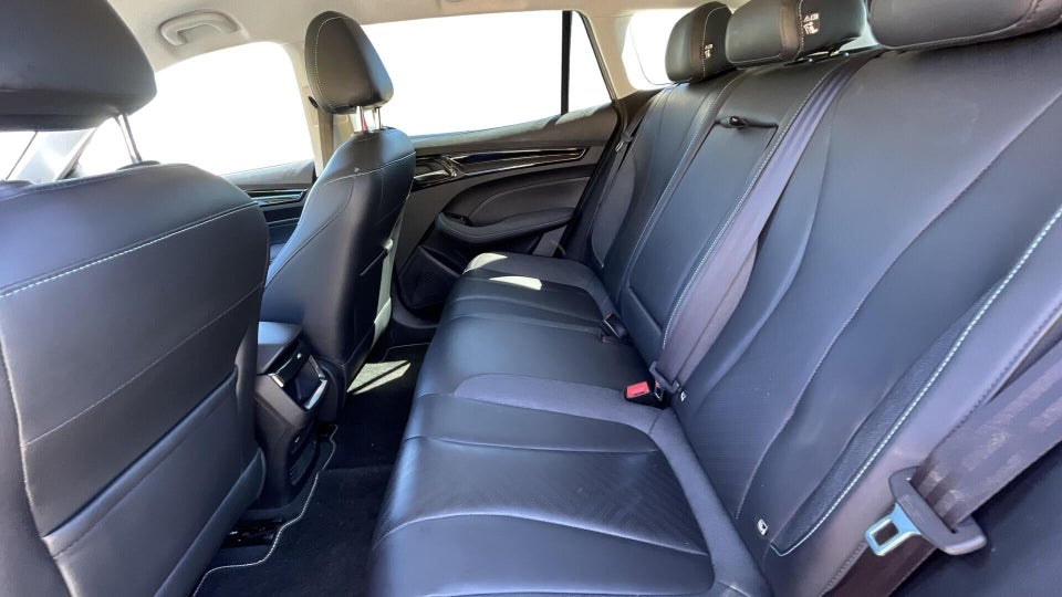 MG MG5 61 Luxury 5d