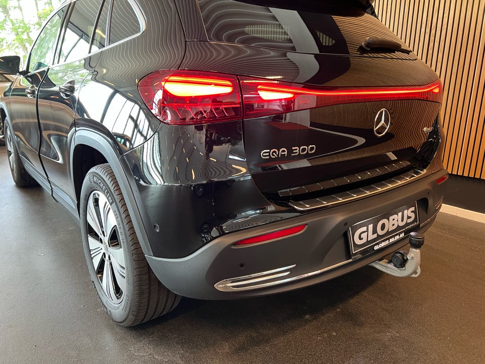 Mercedes EQA300 Progressive 4Matic 5d
