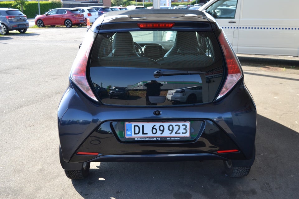 Toyota Aygo 1,0 VVT-i x-wave Sky 5d