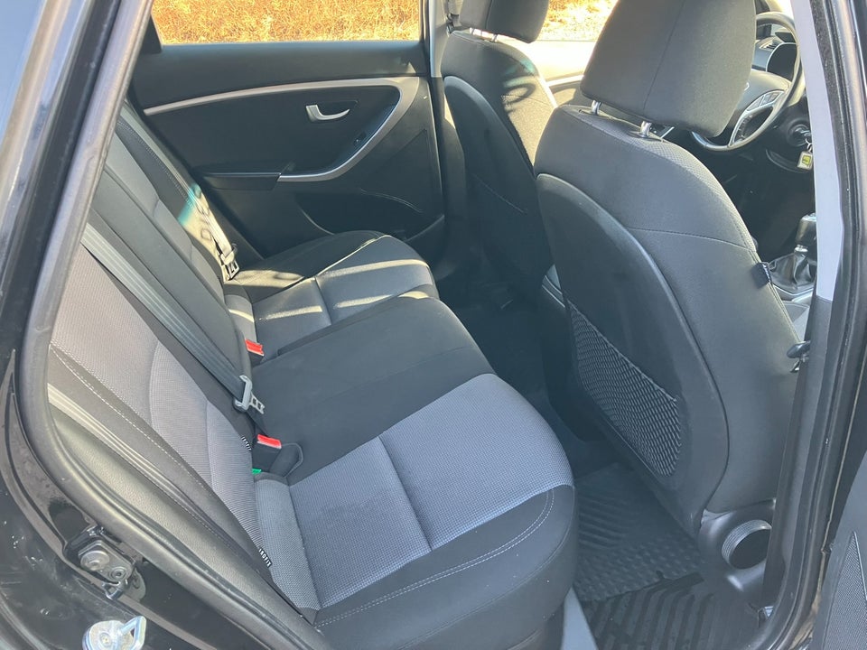 Hyundai i30 1,6 CRDi 110 Comfort CW Eco 5d