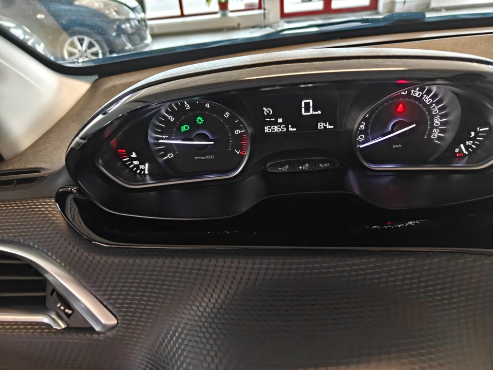 Peugeot 208 1,2 PureTech 82 Allure Sky 5d