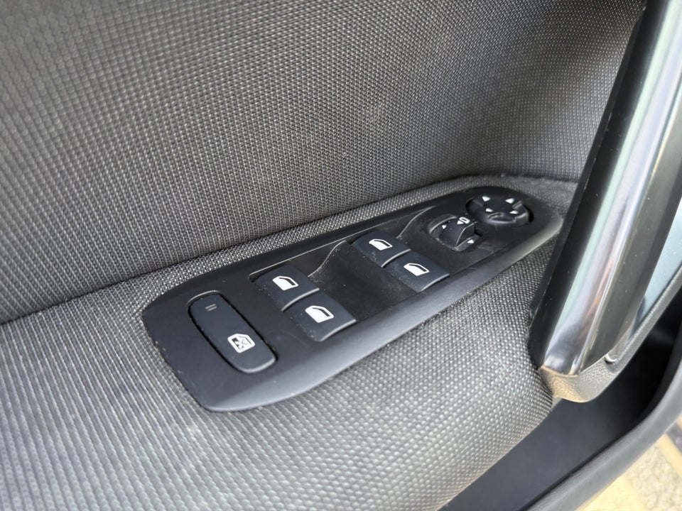 Peugeot 308 1,2 e-THP 130 Allure Sky 5d