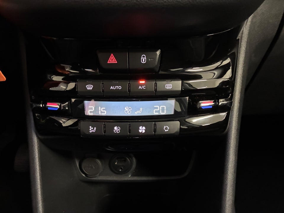 Peugeot 208 1,2 PureTech 82 Allure Sky 5d