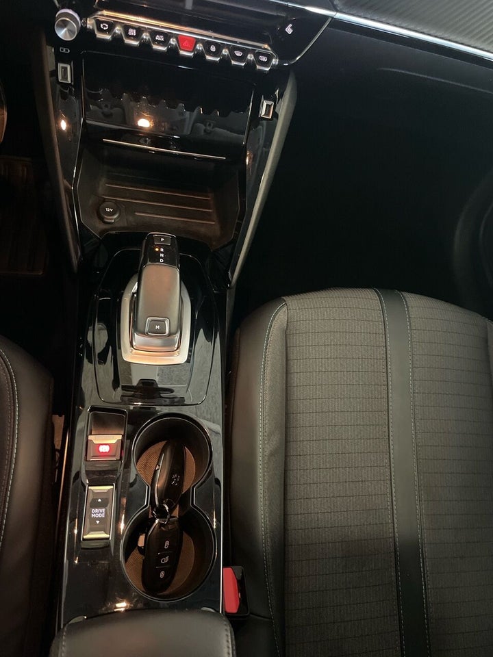 Peugeot 208 1,2 PureTech 100 Allure EAT8 5d