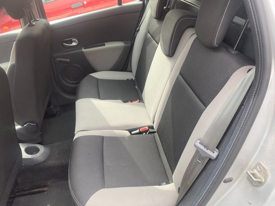 Renault Clio III 1,2 16V Avantage Sport Tourer 5d