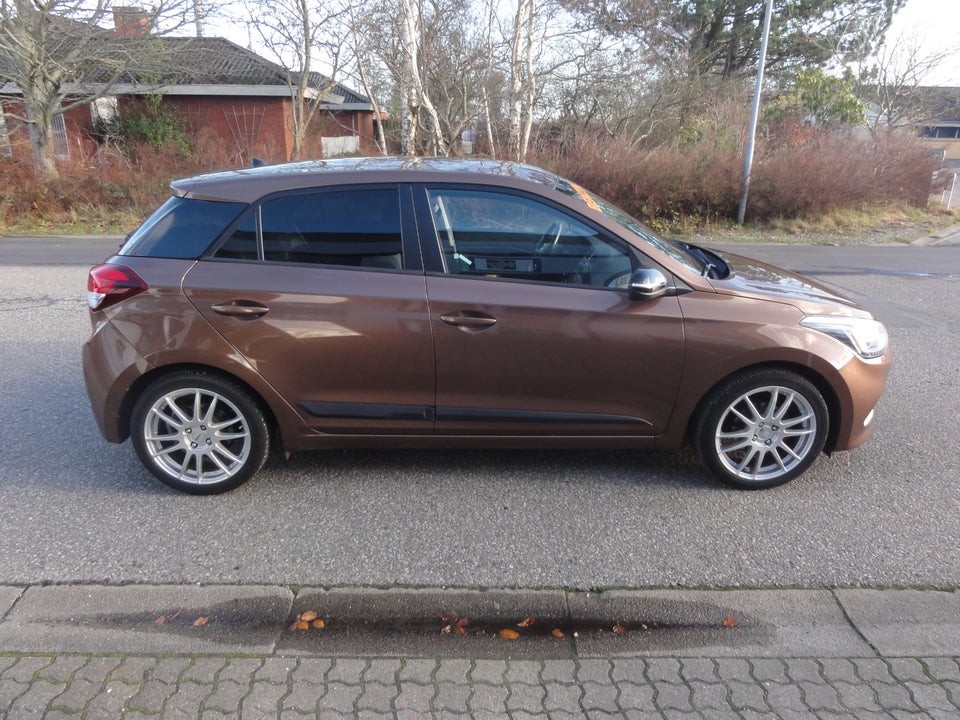 Hyundai i20 1,25 Premium 5d