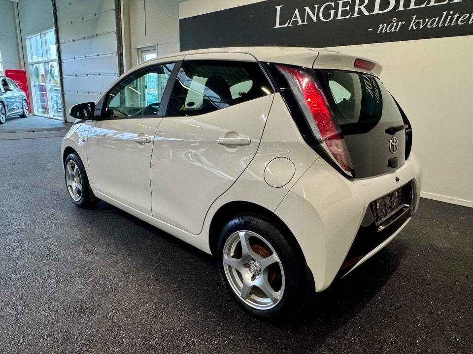 Toyota Aygo 1,0 VVT-i x-press 5d