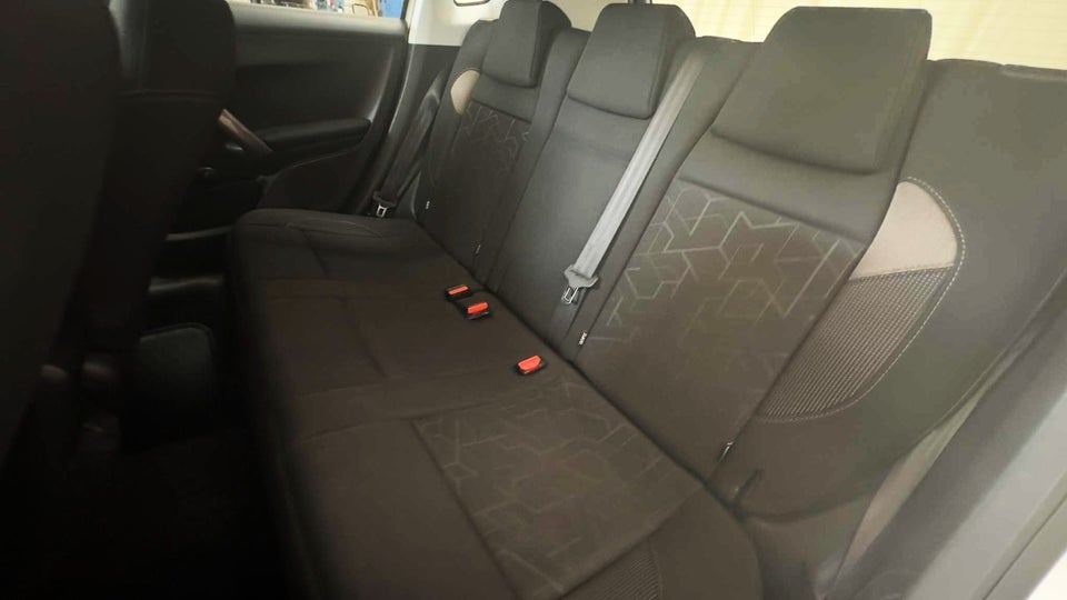 Peugeot 2008 1,2 VTi 82 Active 5d