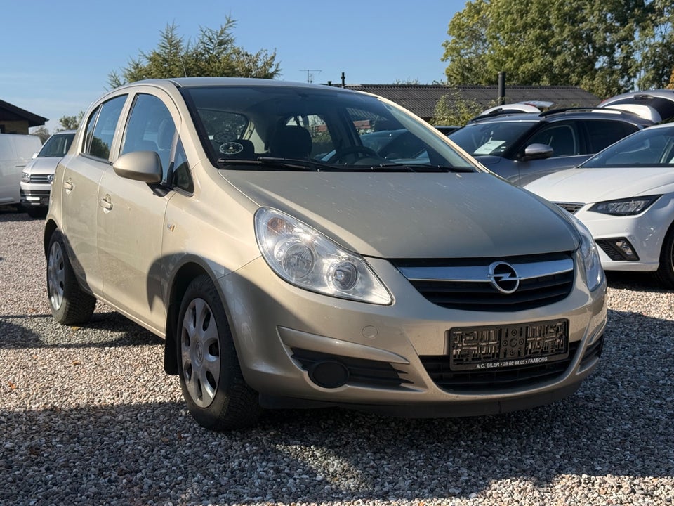 Opel Corsa 1,2 16V Essentia 5d