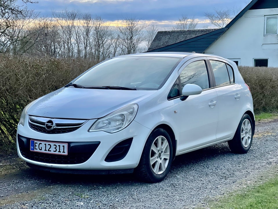 Opel Corsa 1,0 12V Essentia 5d