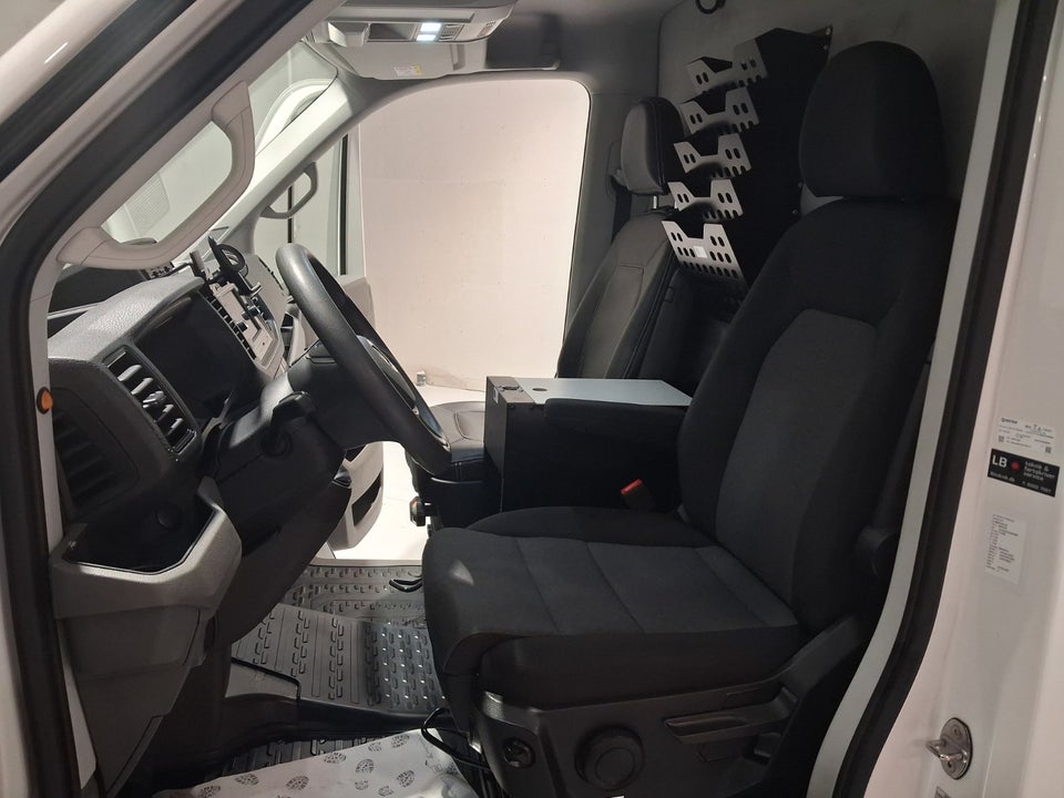 VW Crafter 35 2,0 TDi 177 Kassevogn L3H3