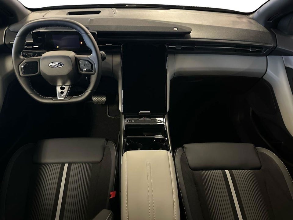 Ford Capri 82 Select Extended Range 5d