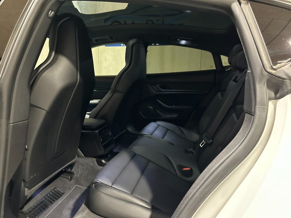 Porsche Taycan Performance+ 4d