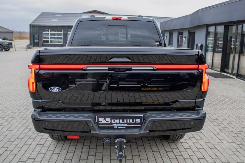 Ford F-150 131 Lightning Lariat Extended Range 4d