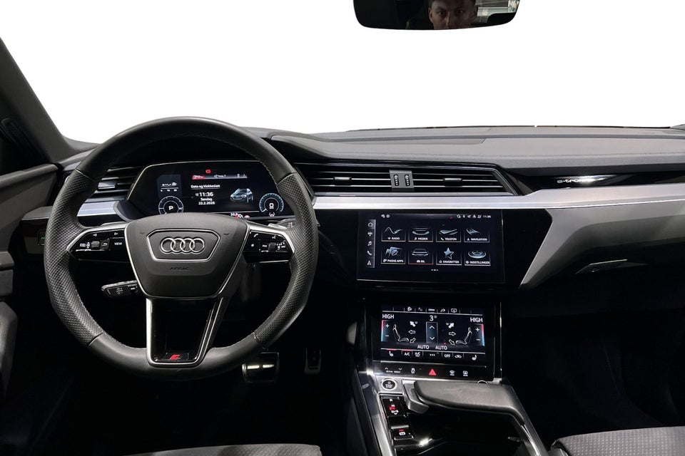 Audi Q8 e-tron 55 S-line quattro 5d