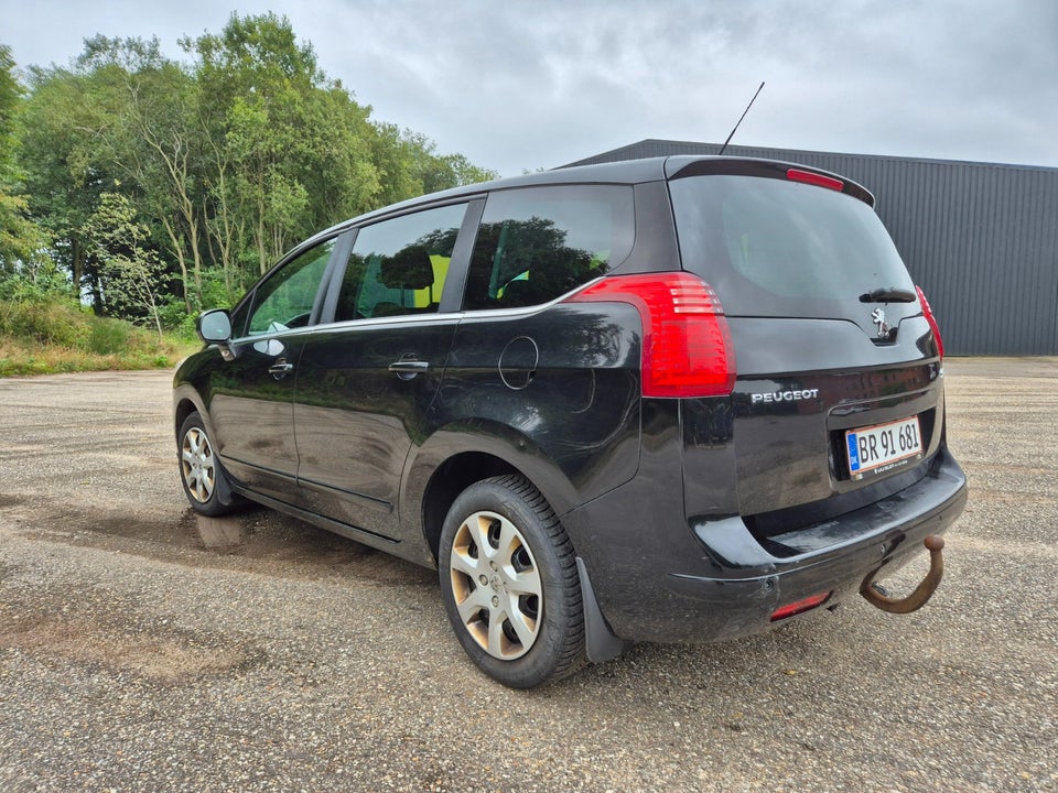 Peugeot 5008 1,6 HDi 112 Premium 7prs 5d