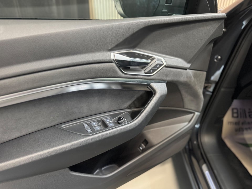 Audi Q8 e-tron 55 S-line quattro 5d