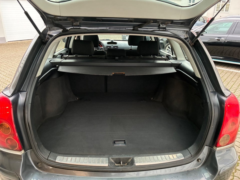 Toyota Avensis 1,8 VVT-i Sol stc. 5d