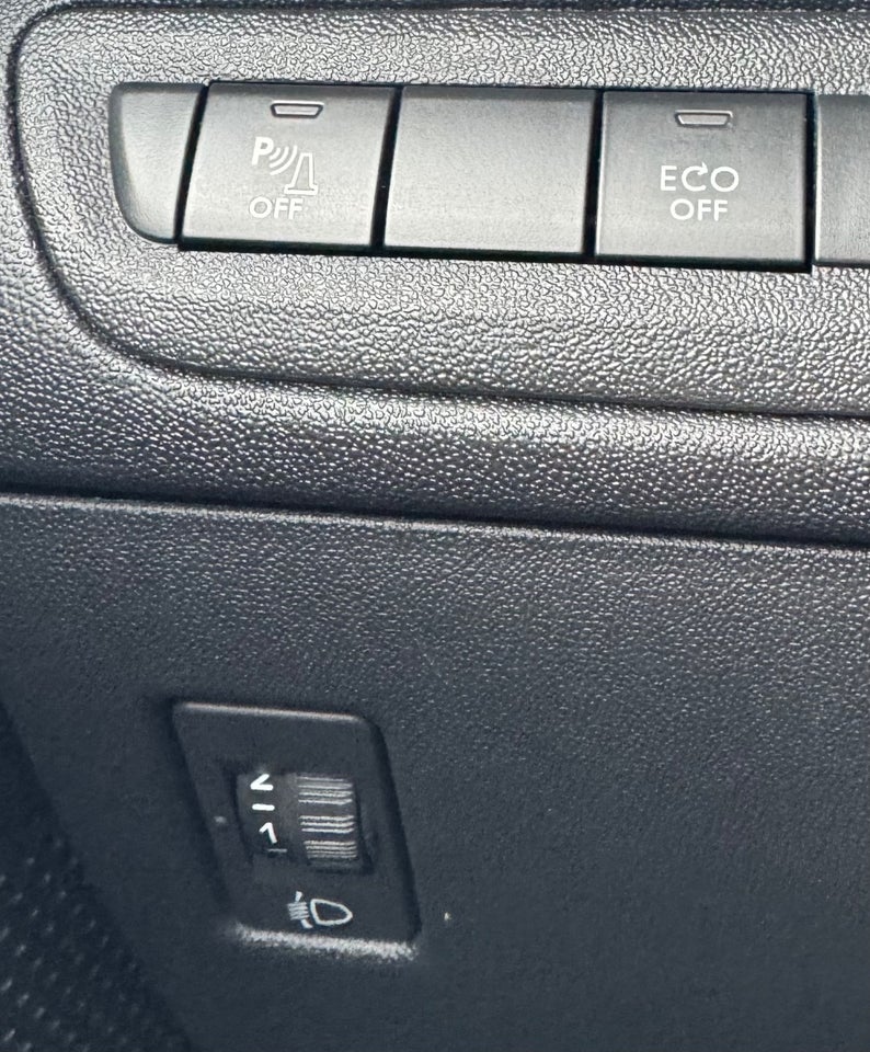 Peugeot 208 1,2 PureTech 82 Allure Sky 5d