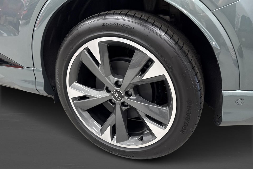Audi Q4 e-tron performance 5d