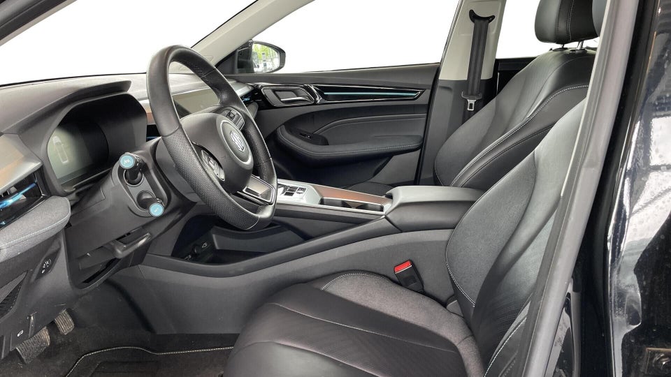 MG MG5 61 Luxury 5d