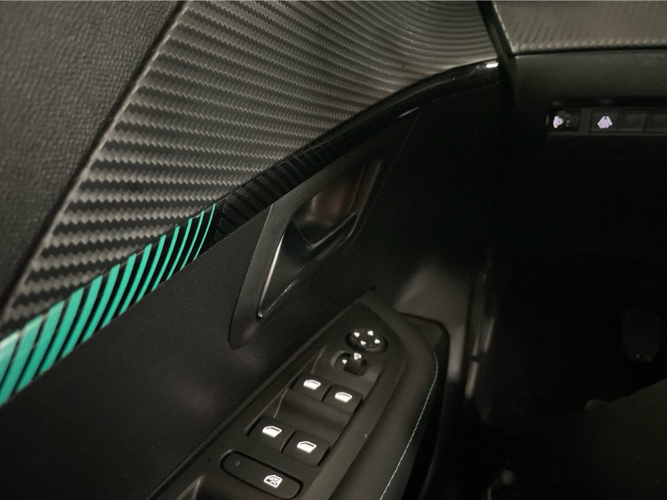 Peugeot 208 1,2 PureTech 100 Black Selection 5d