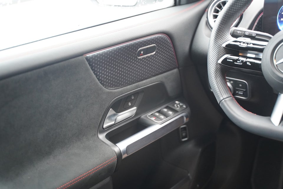 Mercedes EQB300 AMG Line 4Matic 5d