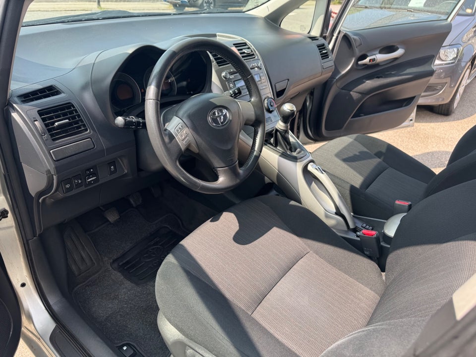 Toyota Auris 1,6 Luna 5d