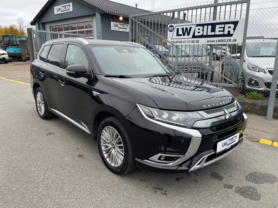 Mitsubishi Outlander 2,4 PHEV Instyle CVT 4WD 5d