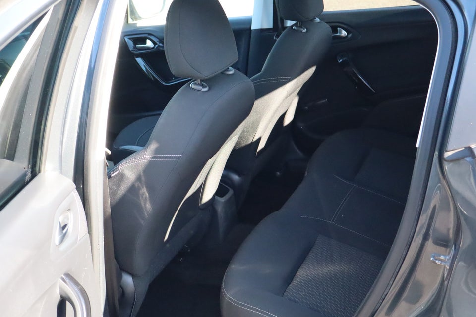 Peugeot 208 1,6 BlueHDi 100 Allure Sky 5d