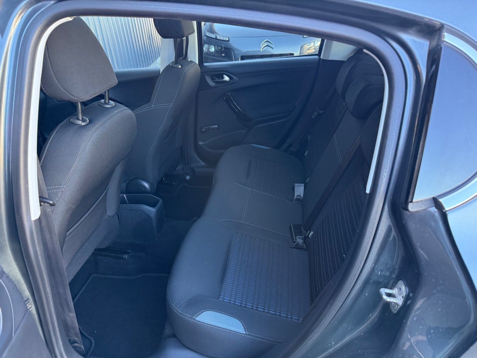 Peugeot 208 1,2 VTi 82 Allure 5d