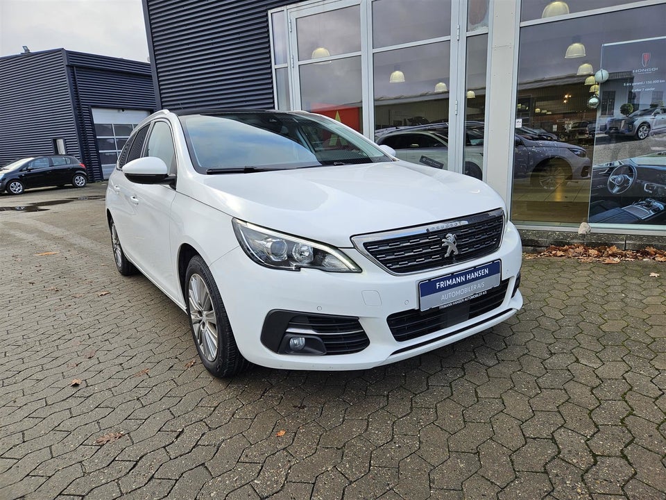 Peugeot 308 1,5 BlueHDi 130 Selection Sky 5d