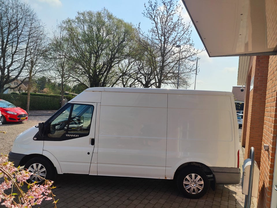 Ford Transit 300M Van 2,2 TDCi 125 Ambiente FWD 4d