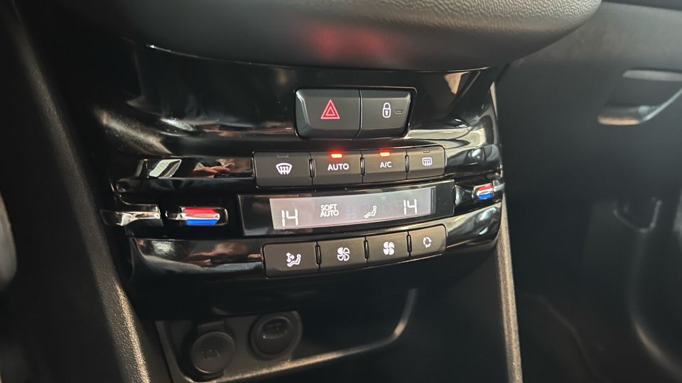 Peugeot 208 1,2 VTi 82 Envy 5d