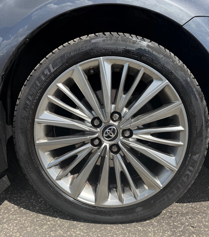 Toyota Avensis 1,8 VVT-i T2 Executive Touring Sports 5d