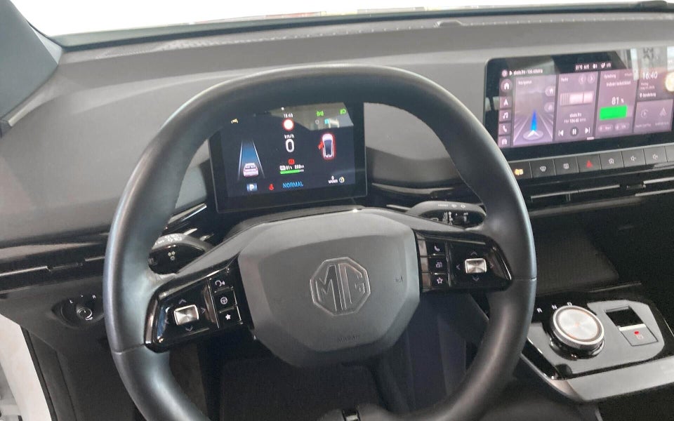 MG MG4 64 Luxury 5d