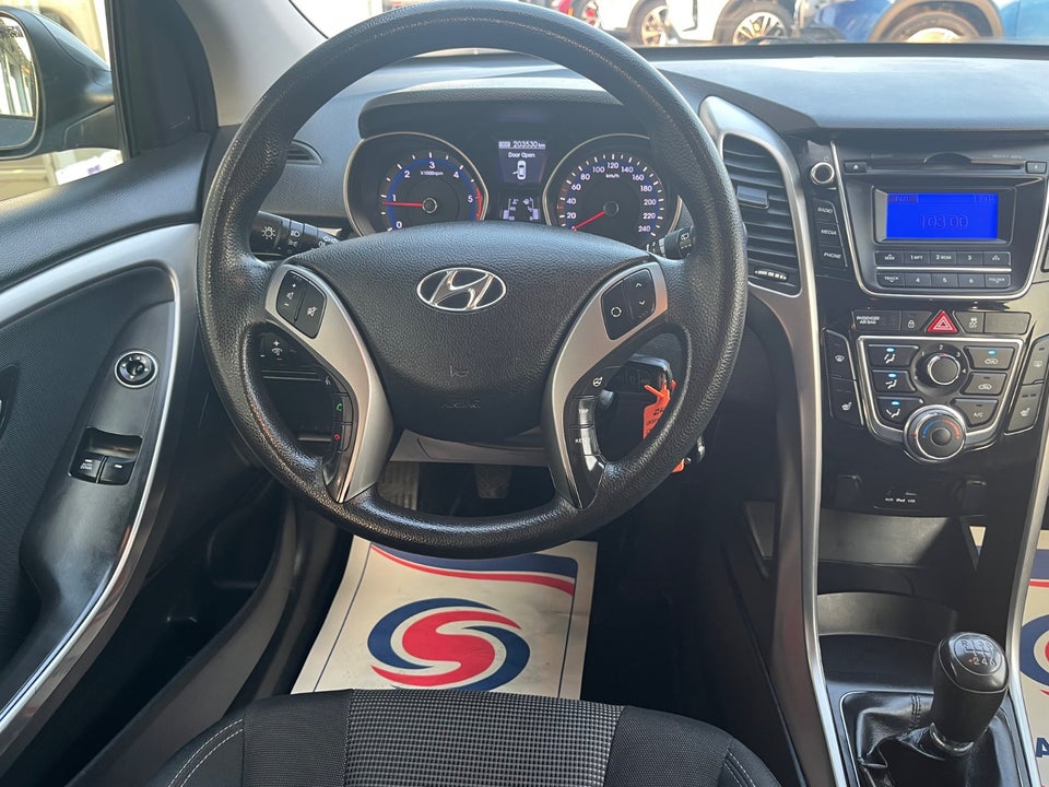 Hyundai i30 1,6 CRDi 110 Style CW Eco 5d