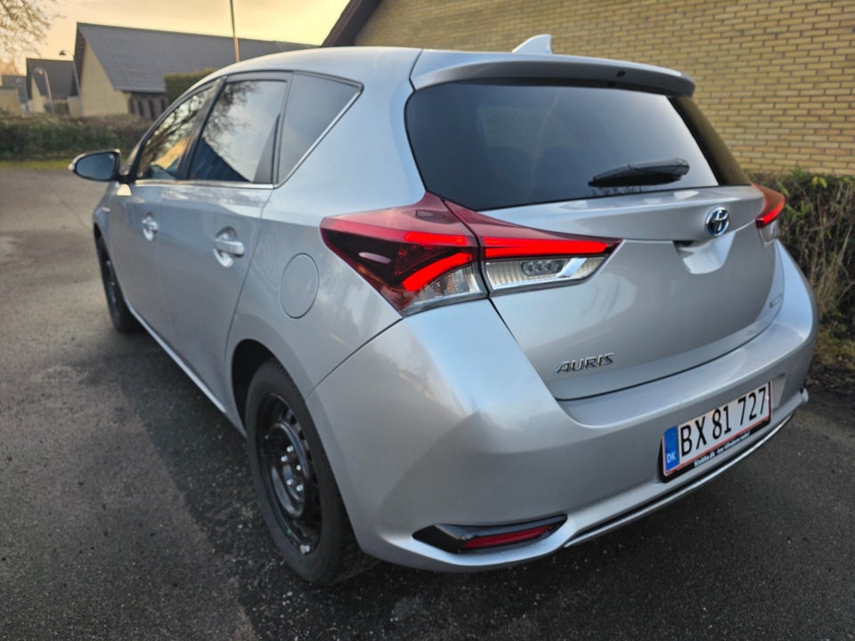 Toyota Auris 1,8 Hybrid H2 Selected CVT 5d