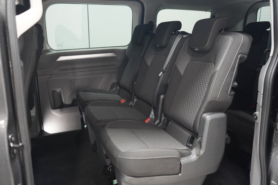 VW e-Caravelle 64 Life SWB