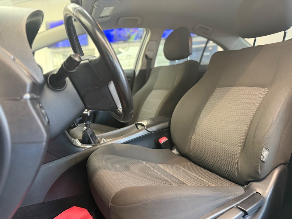 Toyota Avensis 1,6 VVT-i T1 4d