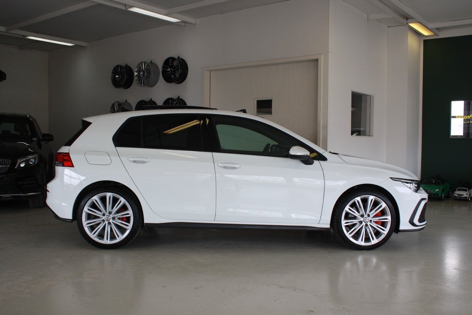 VW Golf VIII 1,4 GTE DSG 5d
