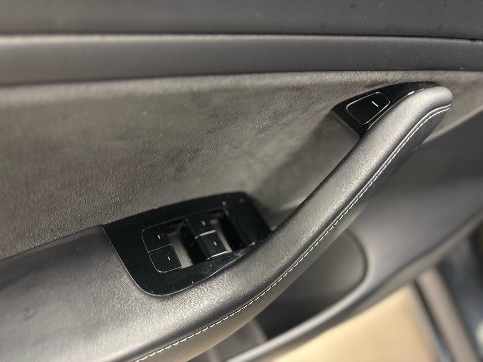 Tesla Model 3 Long Range AWD 4d