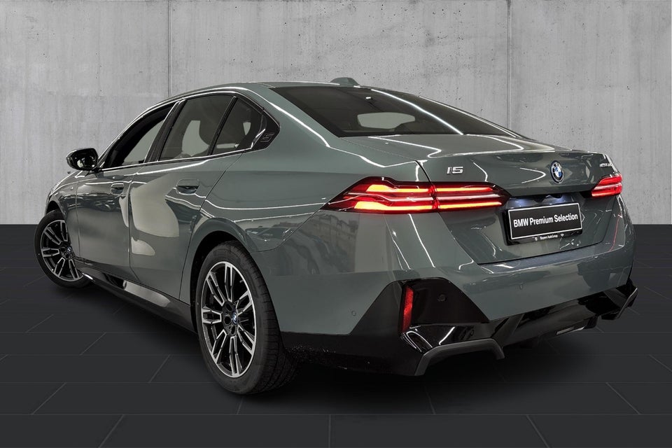 BMW i5 eDrive40 M-Sport 4d