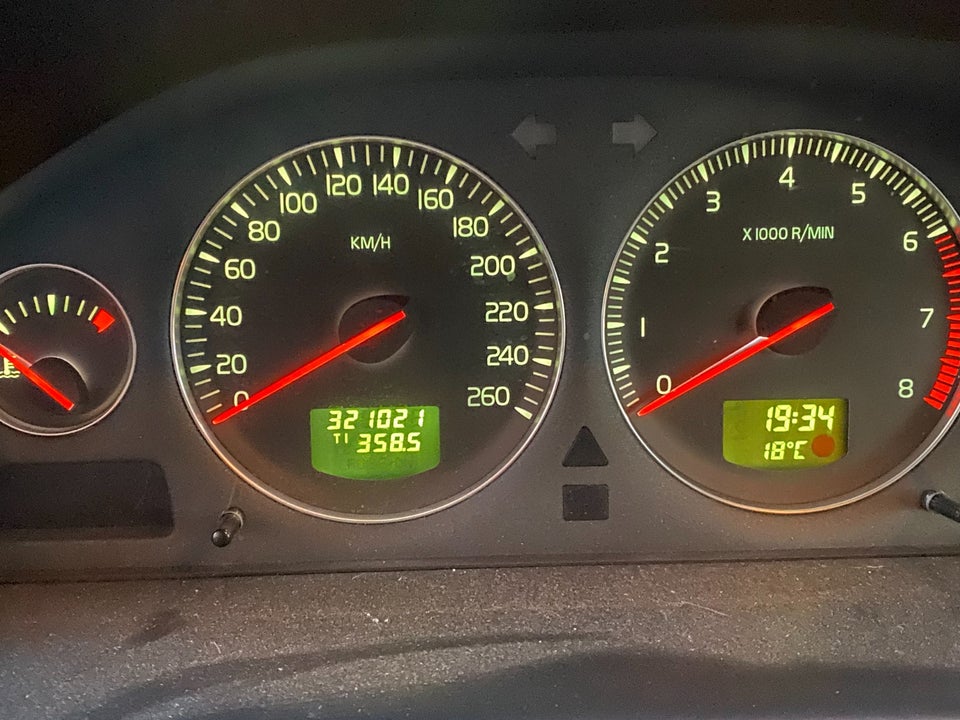 Volvo S60 2,4 170 Momentum 4d