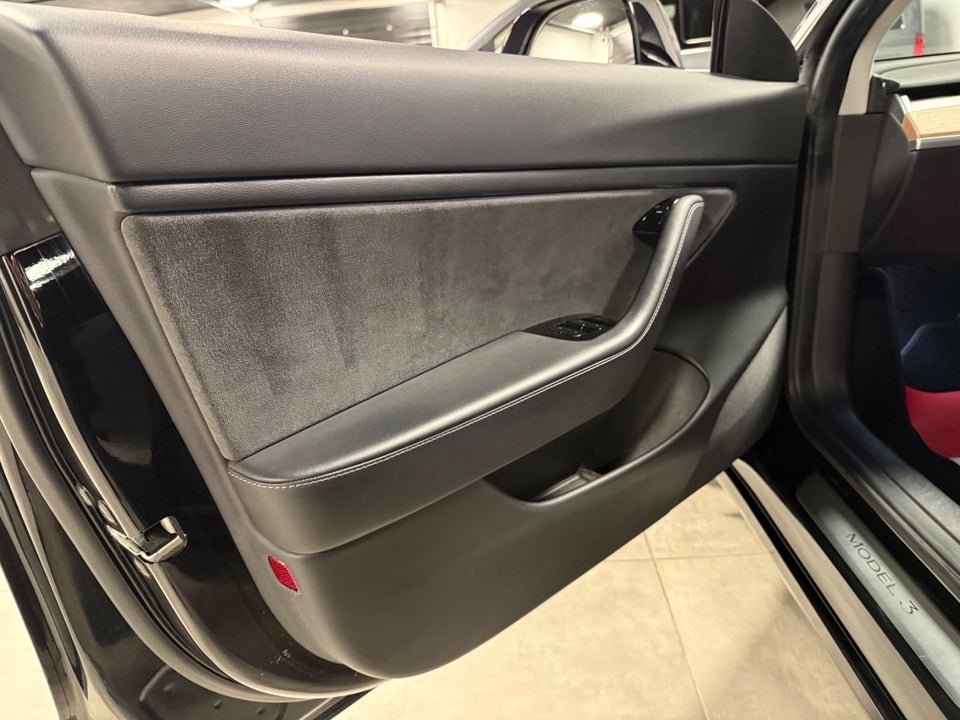 Tesla Model 3 Long Range AWD 4d