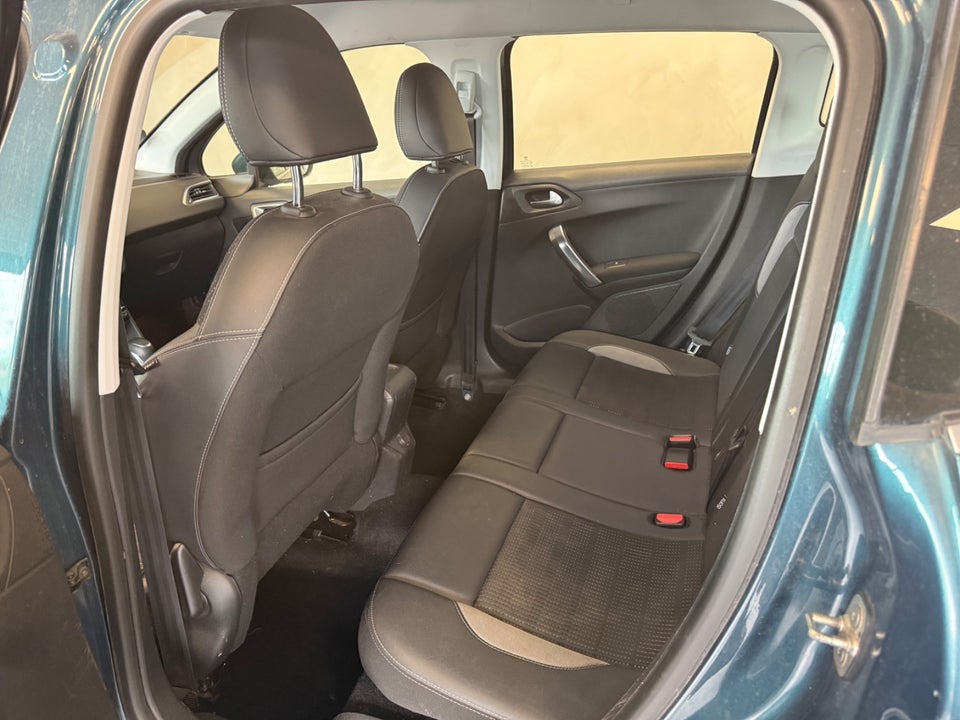Peugeot 2008 1,2 e-THP 110 Allure EAT6 5d