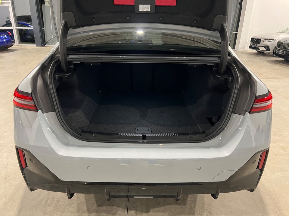 BMW i5 M60 xDrive 4d