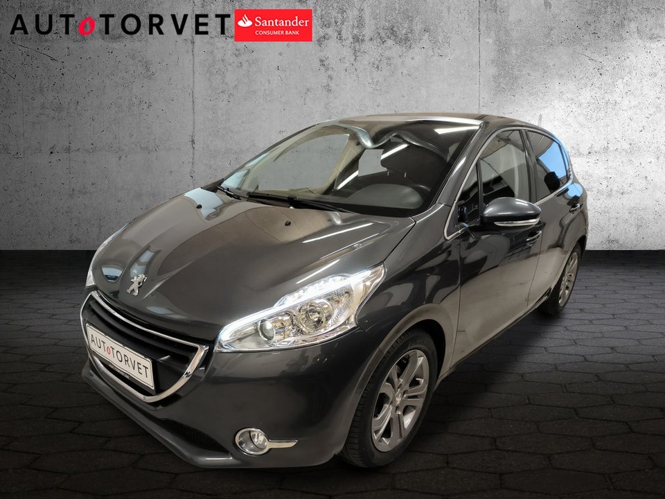 Peugeot 208 1,2 VTi Allure Sky 5d